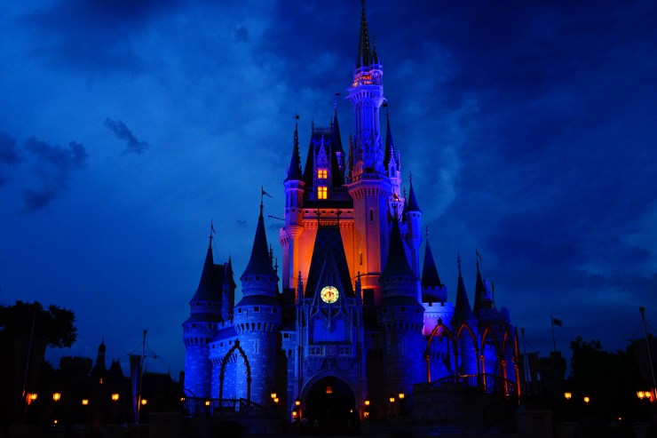 Shutterstock - Disney Castle - Yanlei Li